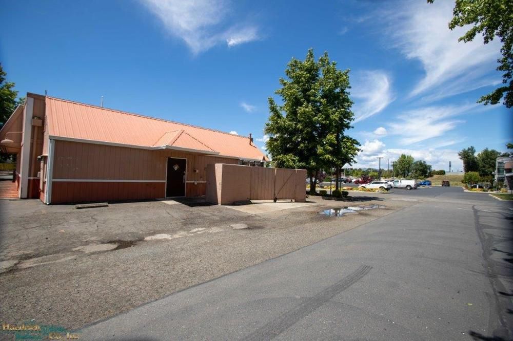 121 Hartnell Ave, Redding, CA 96002